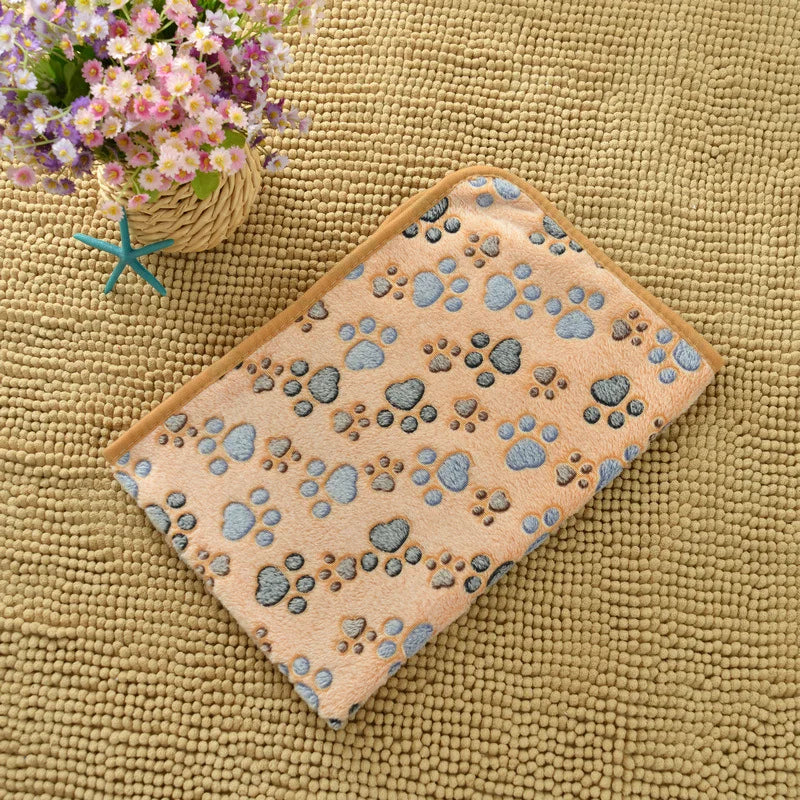 Flannel Pet Blanket – Cute Dog Paw Print Mat for Puppies, Warm & Comfortable