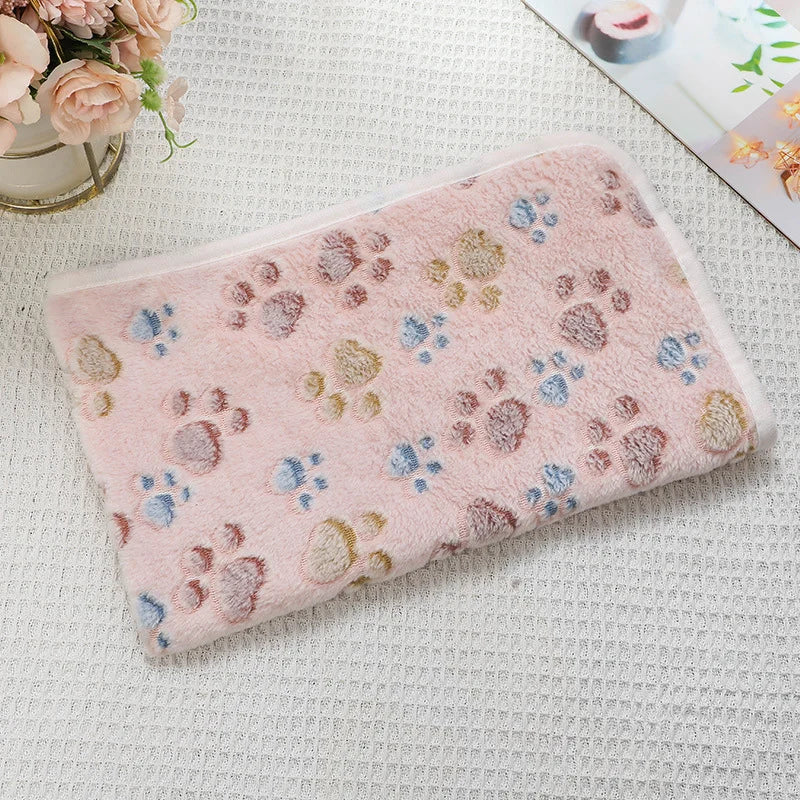 Flannel Pet Blanket – Cute Dog Paw Print Mat for Puppies, Warm & Comfortable