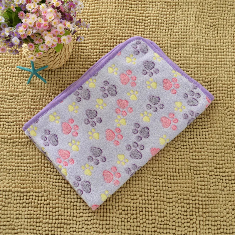 Flannel Pet Blanket – Cute Dog Paw Print Mat for Puppies, Warm & Comfortable