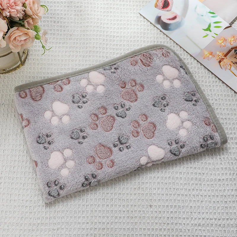 Flannel Pet Blanket – Cute Dog Paw Print Mat for Puppies, Warm & Comfortable