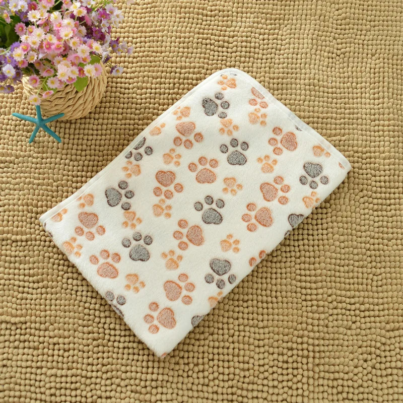 Flannel Pet Blanket – Cute Dog Paw Print Mat for Puppies, Warm & Comfortable